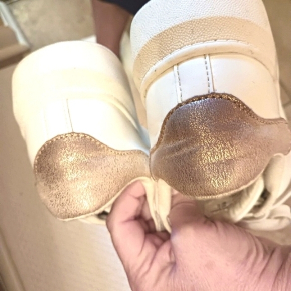 Time and Tru White Sneakers - Picture 8 of 8